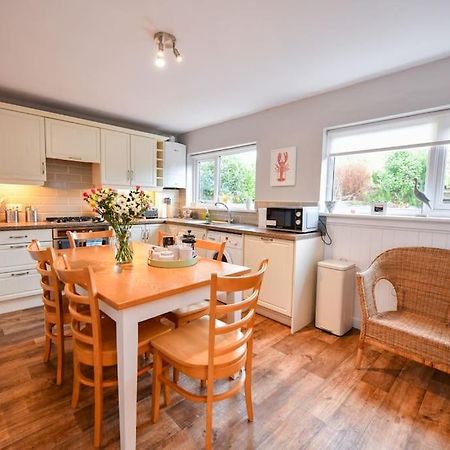 3 Bedroom Townhouse Right On The Harbour Isle of Whithorn エクステリア 写真