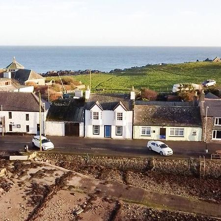 3 Bedroom Townhouse Right On The Harbour Isle of Whithorn エクステリア 写真