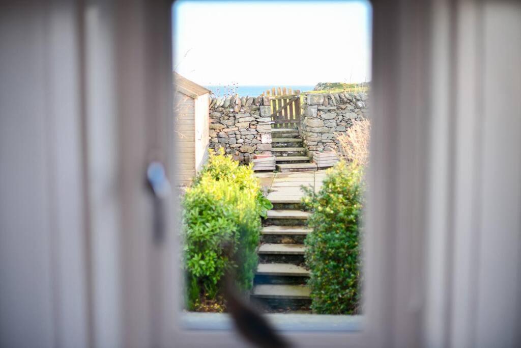 3 Bedroom Townhouse Right On The Harbour Isle of Whithorn エクステリア 写真