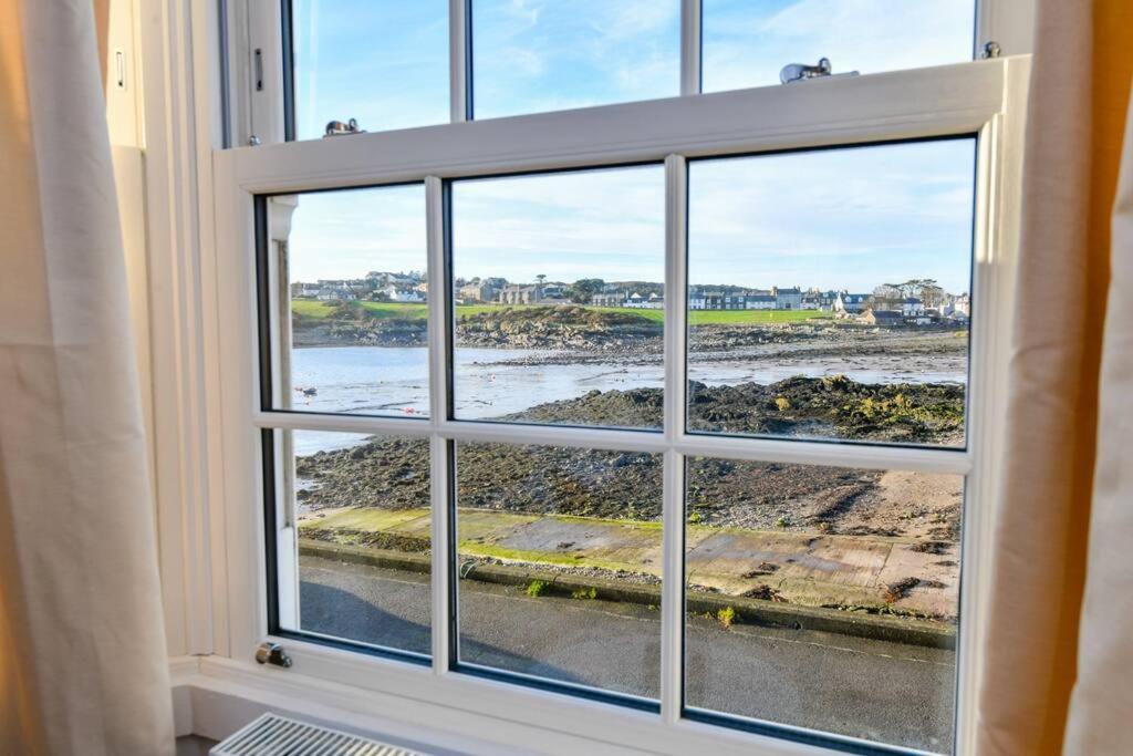3 Bedroom Townhouse Right On The Harbour Isle of Whithorn エクステリア 写真