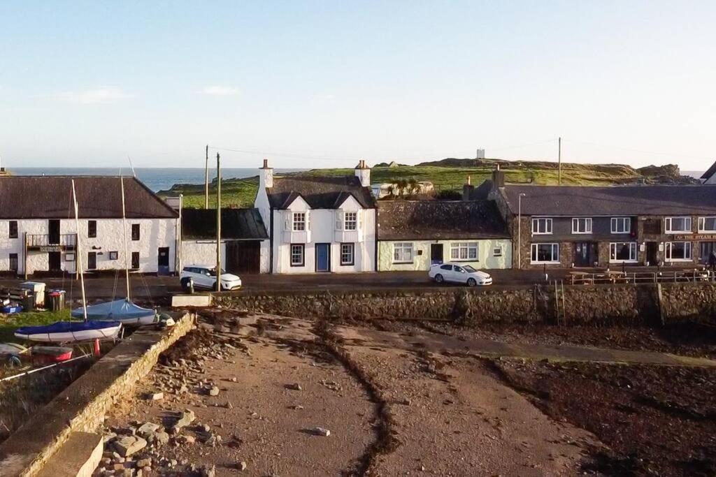 3 Bedroom Townhouse Right On The Harbour Isle of Whithorn エクステリア 写真