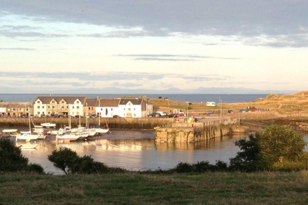 3 Bedroom Townhouse Right On The Harbour Isle of Whithorn エクステリア 写真