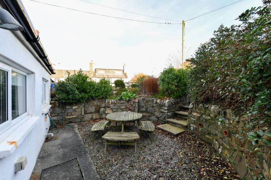 3 Bedroom Townhouse Right On The Harbour Isle of Whithorn エクステリア 写真