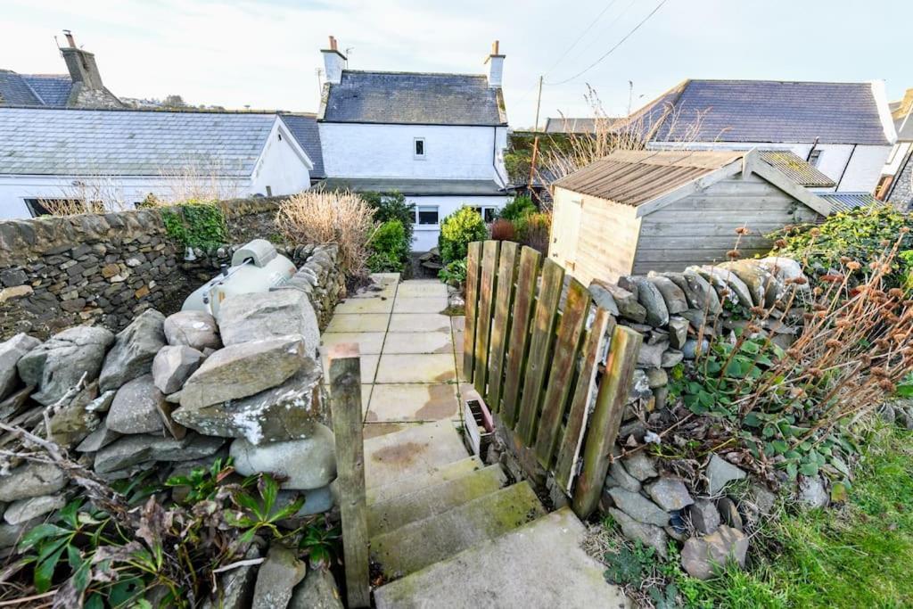 3 Bedroom Townhouse Right On The Harbour Isle of Whithorn エクステリア 写真