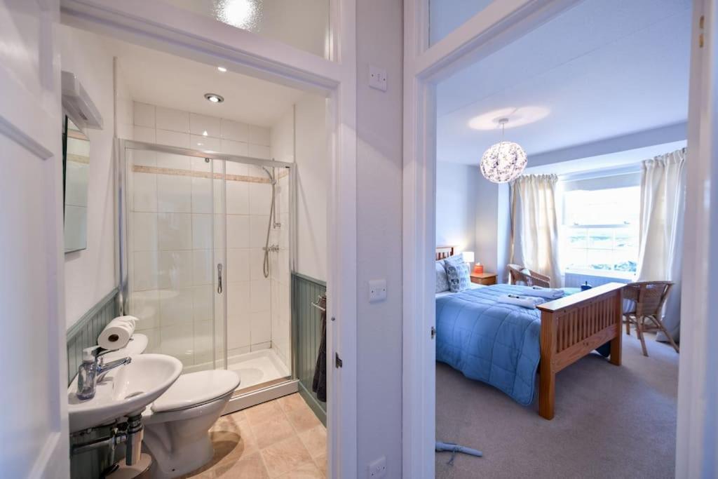 3 Bedroom Townhouse Right On The Harbour Isle of Whithorn エクステリア 写真