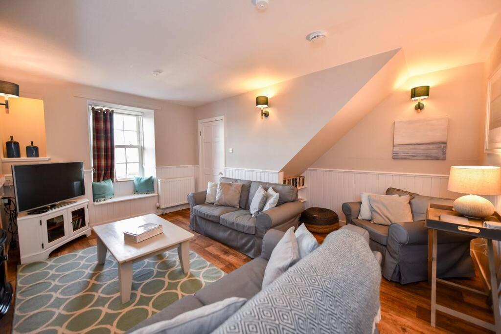 3 Bedroom Townhouse Right On The Harbour Isle of Whithorn エクステリア 写真