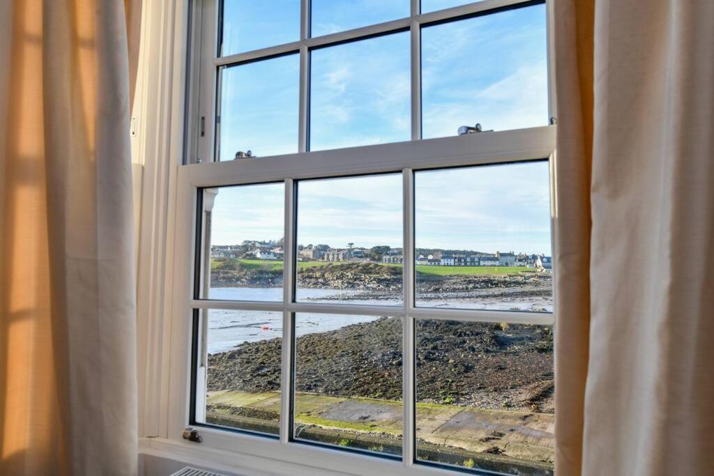 3 Bedroom Townhouse Right On The Harbour Isle of Whithorn エクステリア 写真