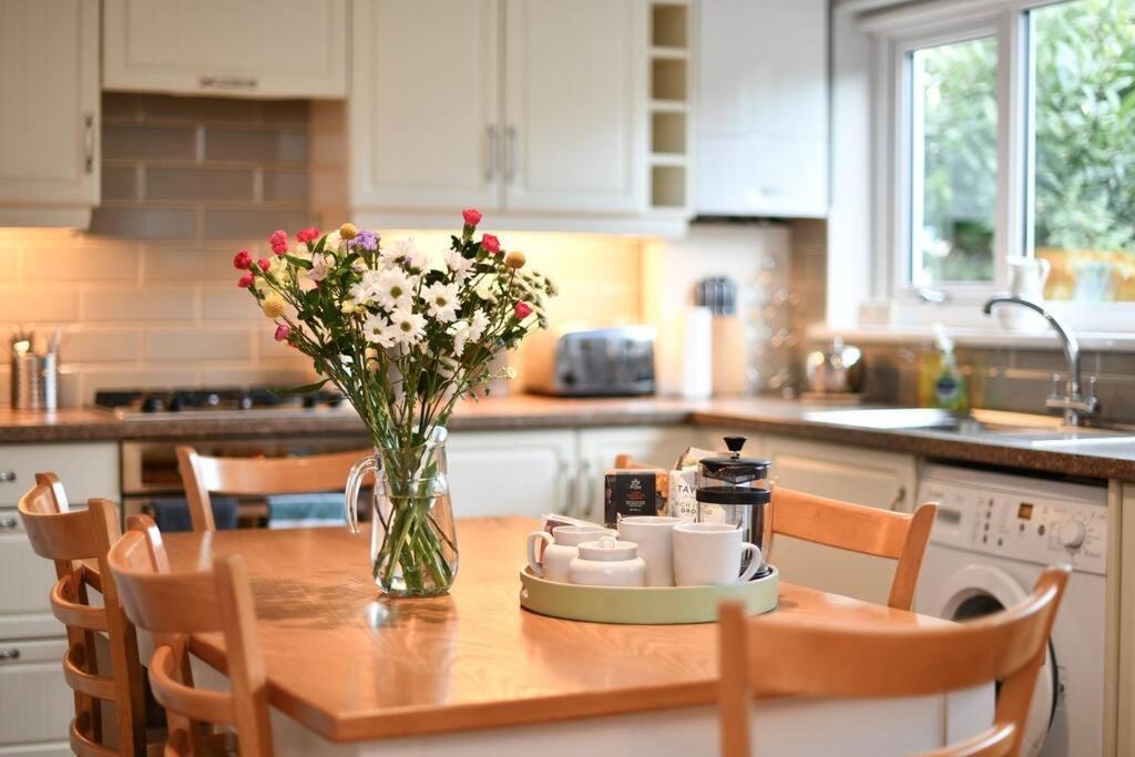 3 Bedroom Townhouse Right On The Harbour Isle of Whithorn エクステリア 写真
