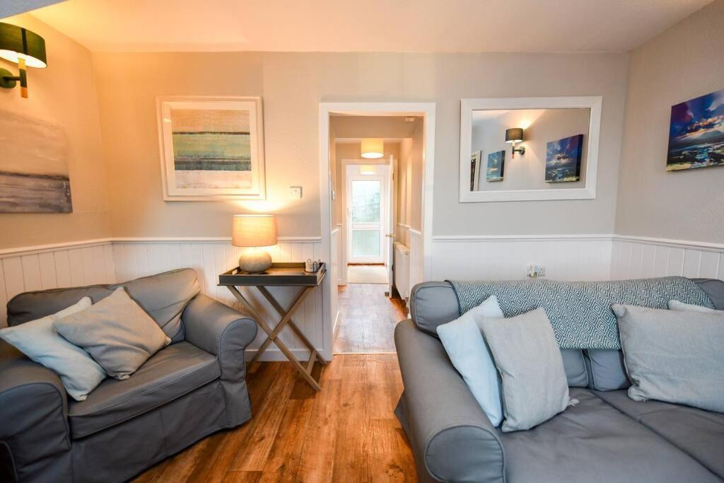 3 Bedroom Townhouse Right On The Harbour Isle of Whithorn エクステリア 写真
