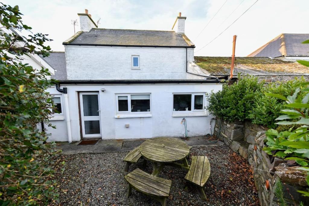 3 Bedroom Townhouse Right On The Harbour Isle of Whithorn エクステリア 写真